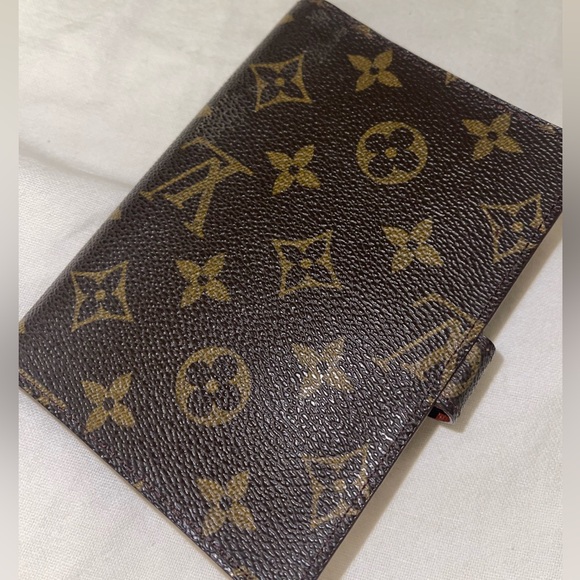 Authentic Louis Vuitton Passport Agenda PM Size ✨ - Picture 10 of 11